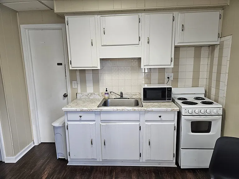 573 Oliver St #1 — Photo 3