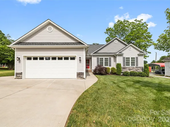 2996 N Lookout St, Claremont, NC 28610