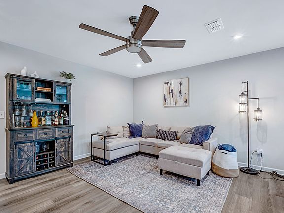 Open living space great for entertaining!