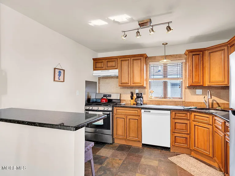 65 Grand Central Ave #1 — Photo 6