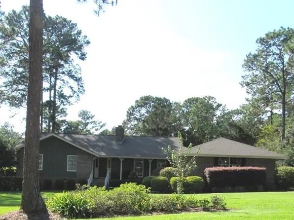 2 Bracken Dr, Moultrie, GA 31768