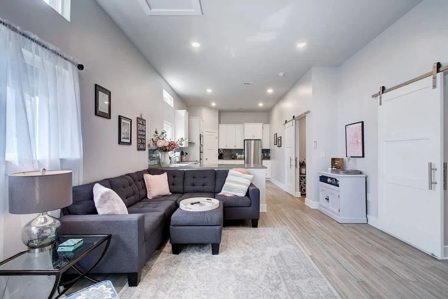 2 bed, 1.0 bath, 796 sqft, $2,723 — Photo 3