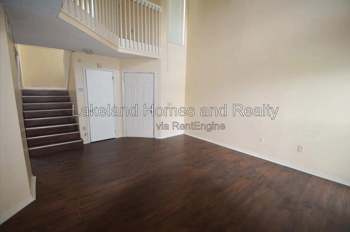 2 bed, 1.5 bath, 1977 sqft, $1,500 — Photo 3