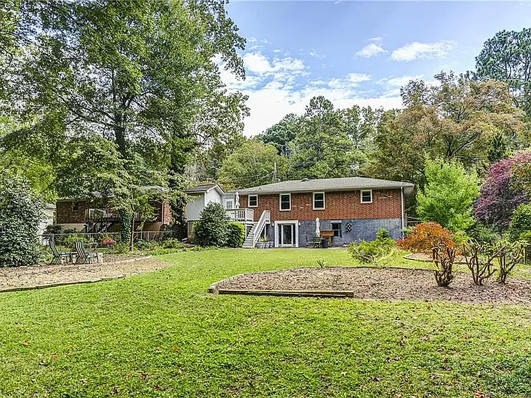 2340 Burch Cir — Photo 34