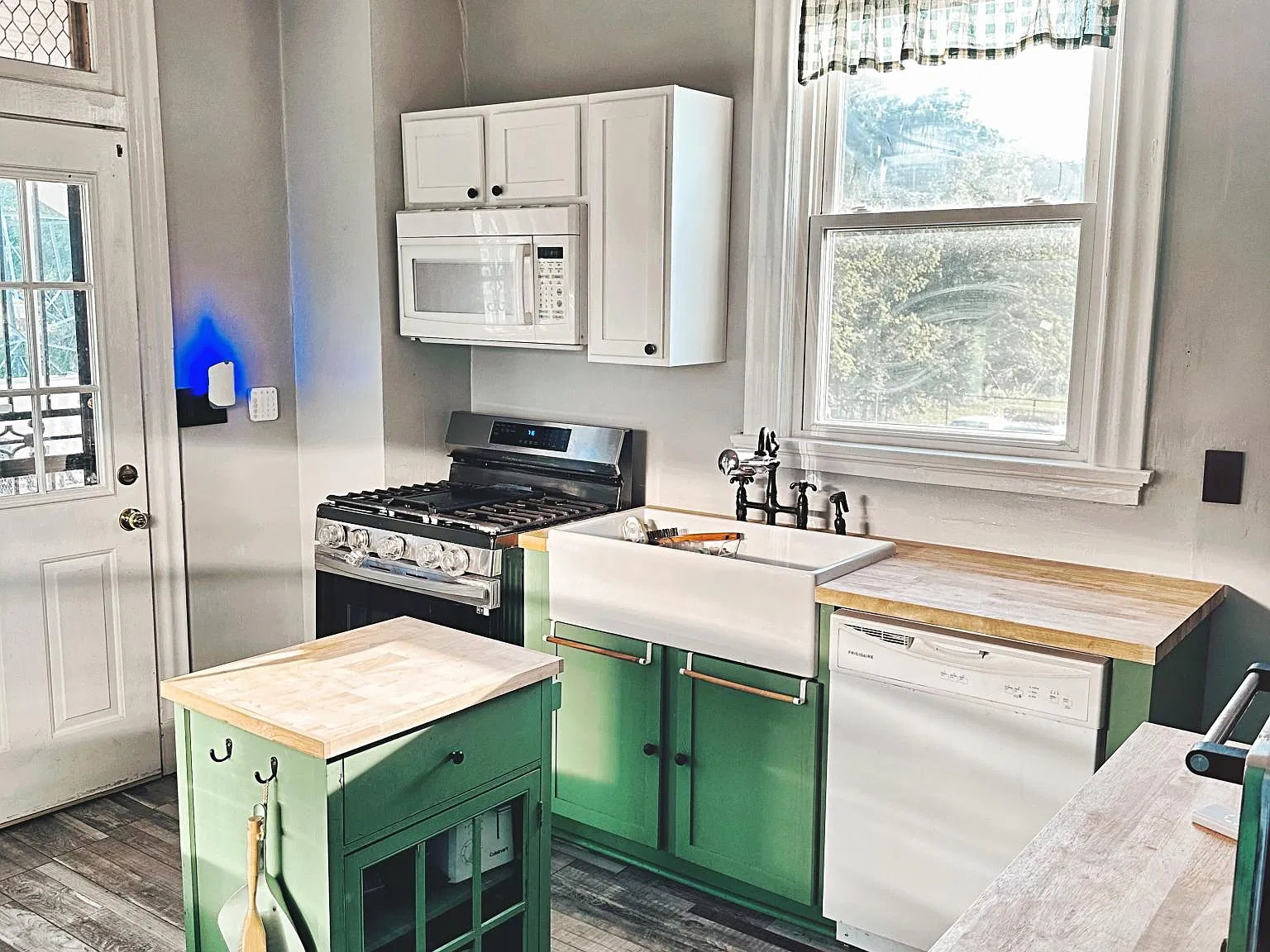 3 bed, 1397 sqft, $2,200 — Photo 4
