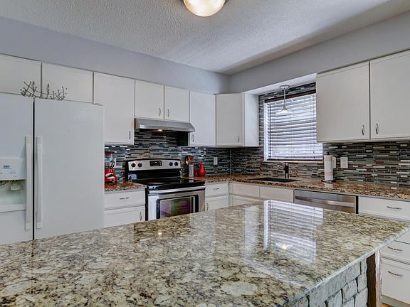 4th image of 756 Summerdale Dr
