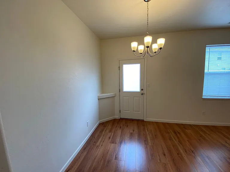 616 Mesa Canyon Ln — Photo 3