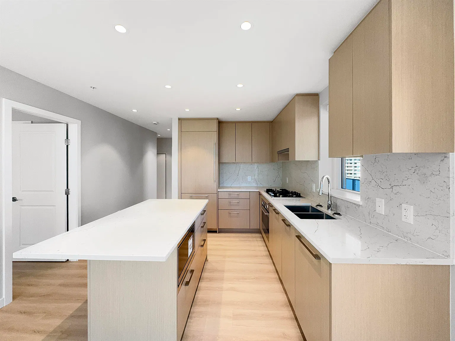 2 bed, 864 sqft, $3,100 — Photo 3