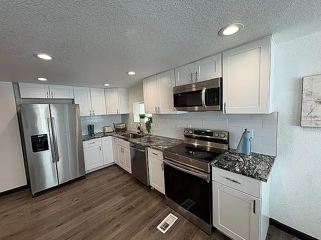 3275 W Hawthorne Pl — Photo 4