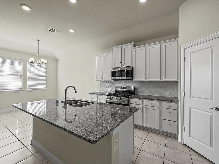 6100 Brunswick Dr — Photo 10