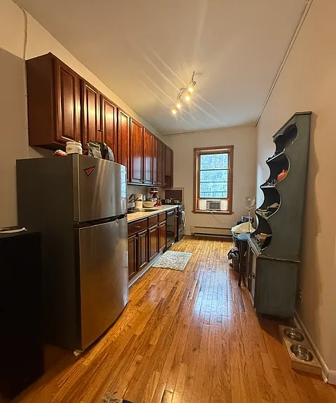 374 8th St #3B — Photo 5