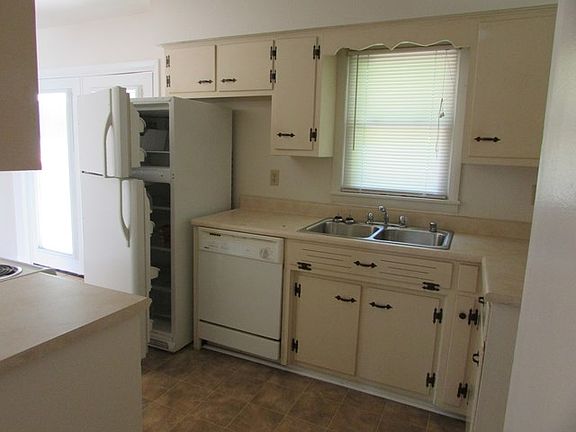 4th image of 212 Gay St