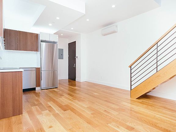 3rd image of 259 Albany Ave APT 4C