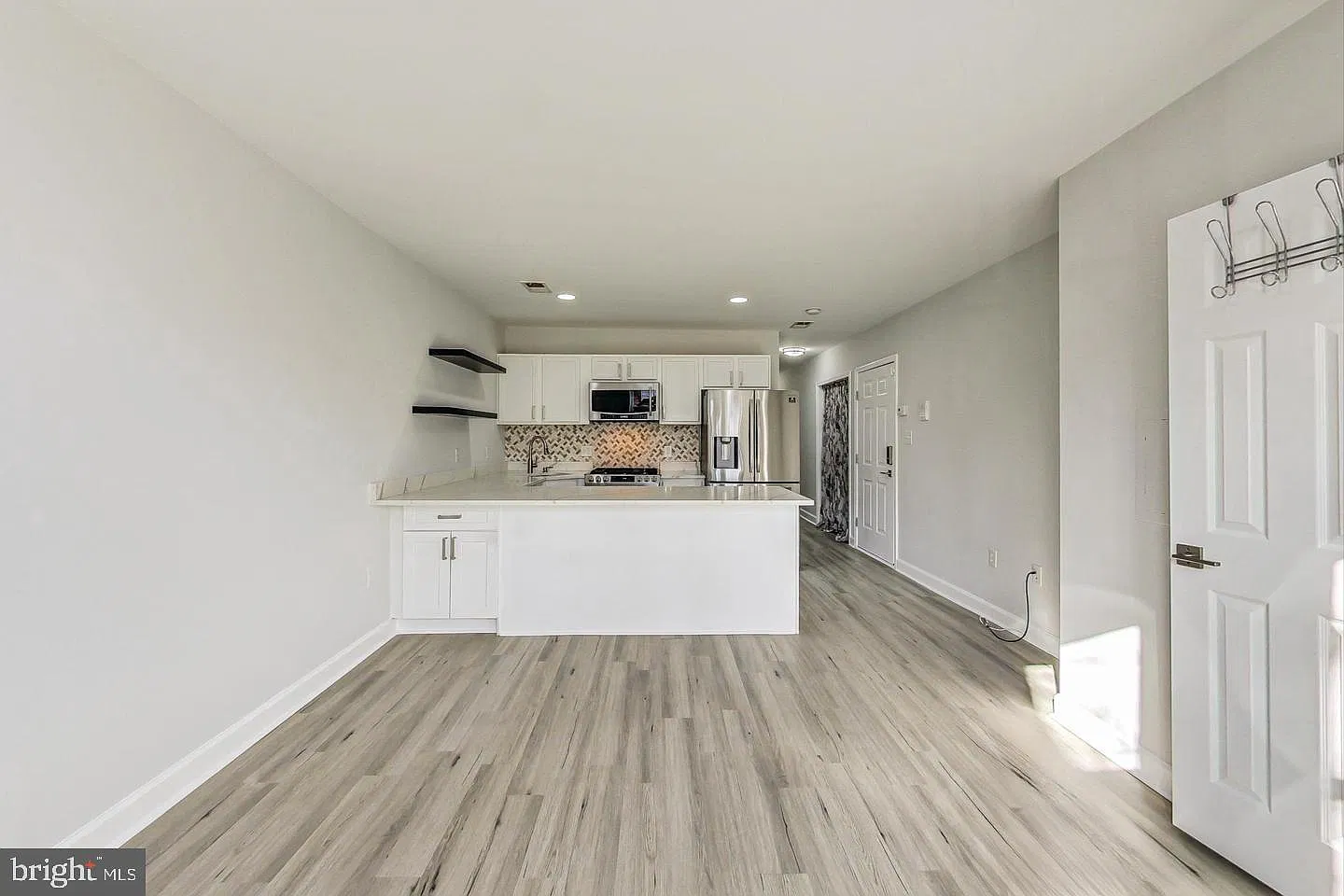 Jordan Condominium — Photo 3