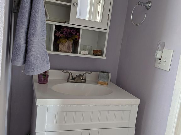 Bathroom vanity