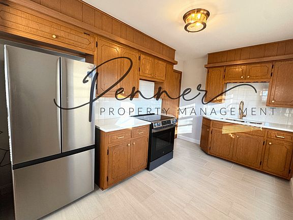 4th image of 807 NE Magellan Ave APT A