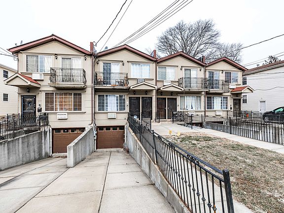 3rd image of 21527 Hollis Ave