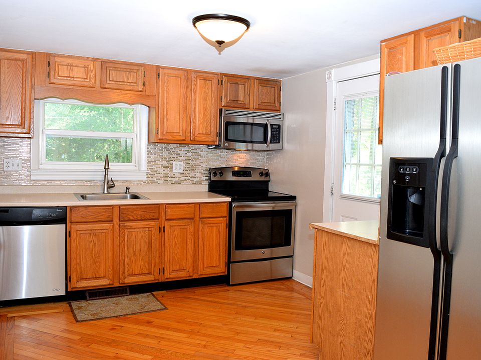 2nd image of 47 N Main St