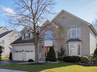 31 Periwinkle Cir, Tinton Falls, NJ 07712