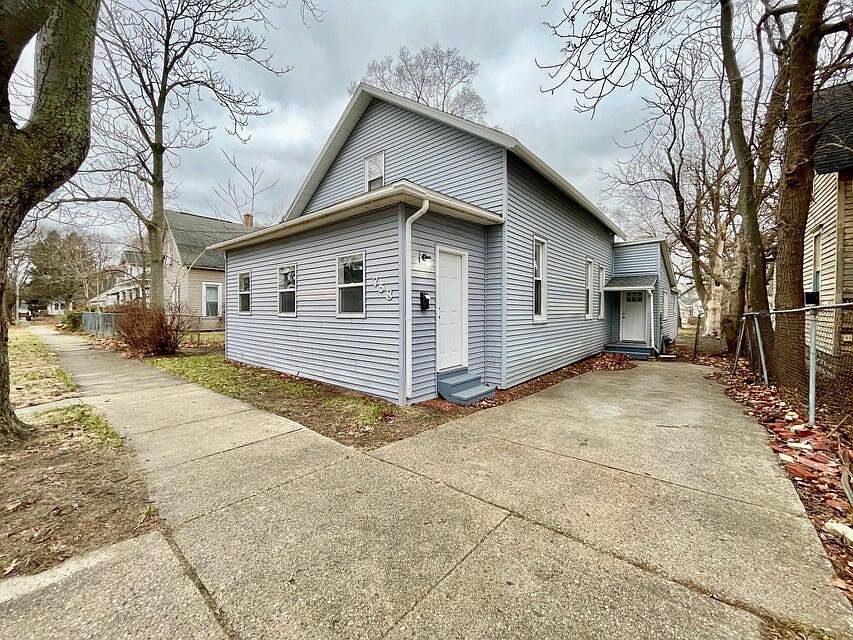 1st image of 758 W Forest Ave