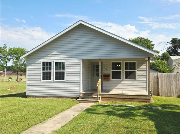 404 W Buffalo St, Girard, KS 66743