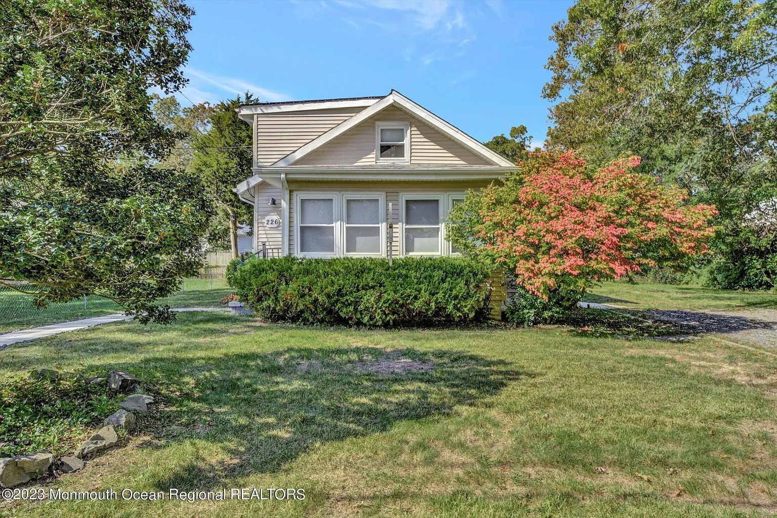 226 Davis Avenue photo 1
