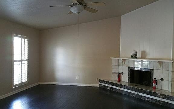 3rd image of 1921 Victoria Dr