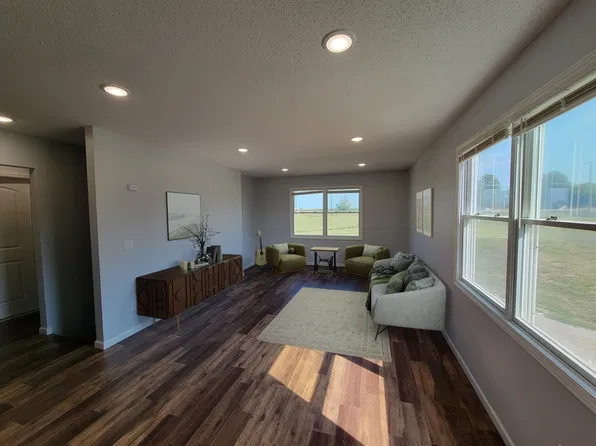 625 Highway T14, Pella, IA 50219
