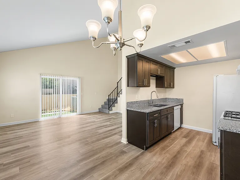 1648 Cactus Dr #D — Photo 11