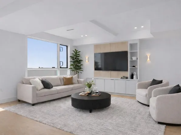 1132 Madore Ave #104, Coquitlam, BC V3K 3B9