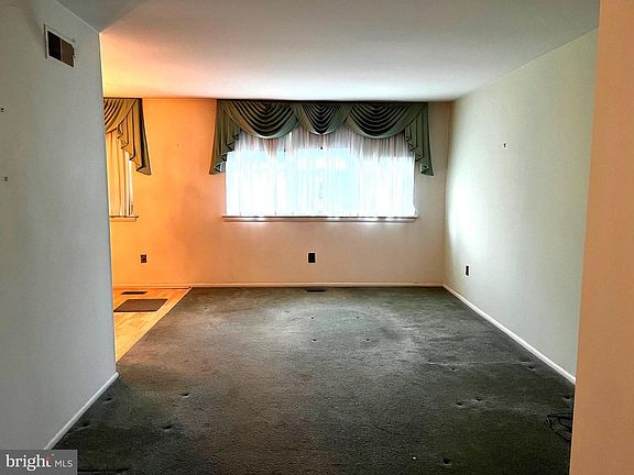 5th image of 9784 E Roosevelt Blvd