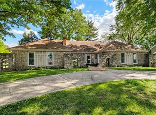 12405 Pine Valley Dr, Kansas City, KS 66109