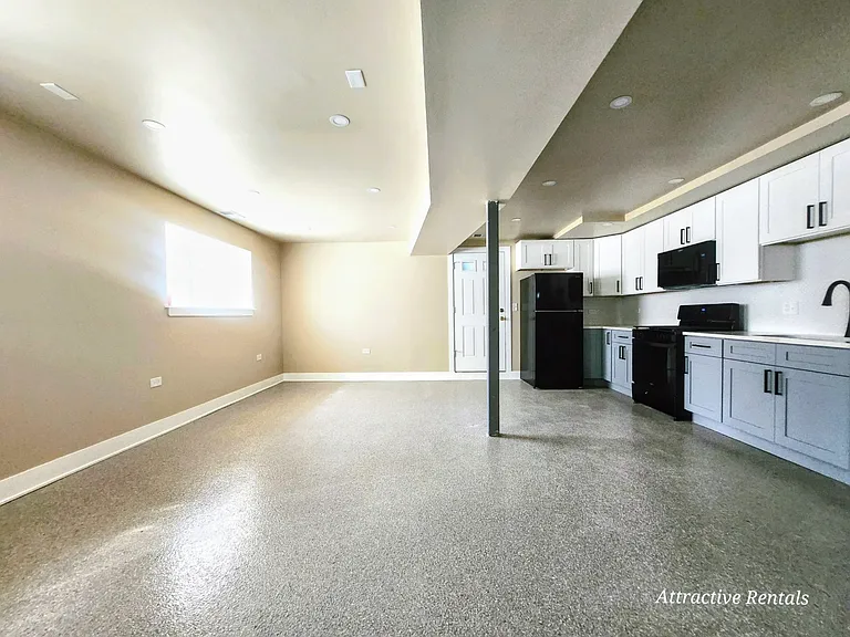 6341 S Elizabeth St — Photo 1