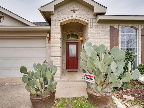 3rd image of 3932 Silver Springs Dr