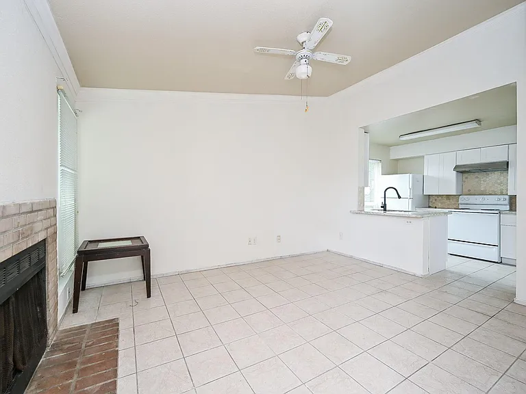 3900 Woodchase Dr #86 — Photo 8
