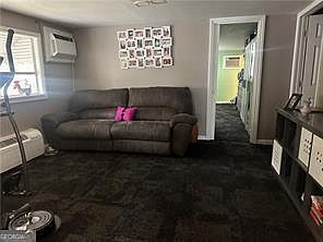 4th image of 123 Spring St