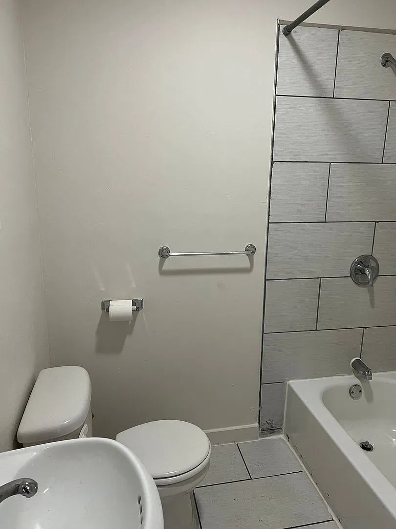 609 Hospital Way — Photo 1