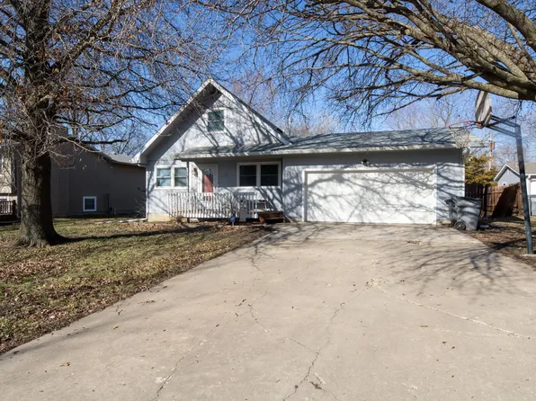 13 S Walnut Grove Dr, Emporia, KS 66801