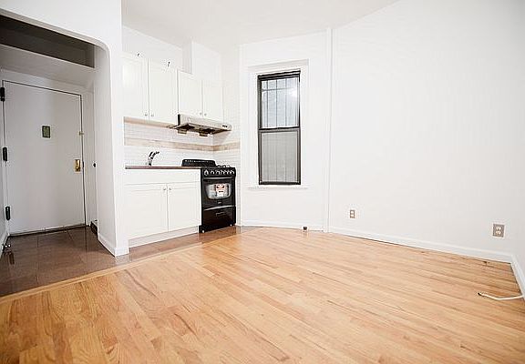 3rd image of 50 Canal St #C1