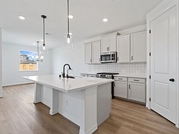 15826 Tall Barberry Lane Interior Image 4