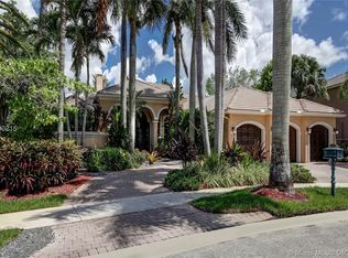 2539 Montclaire Cir, Weston, FL 33327