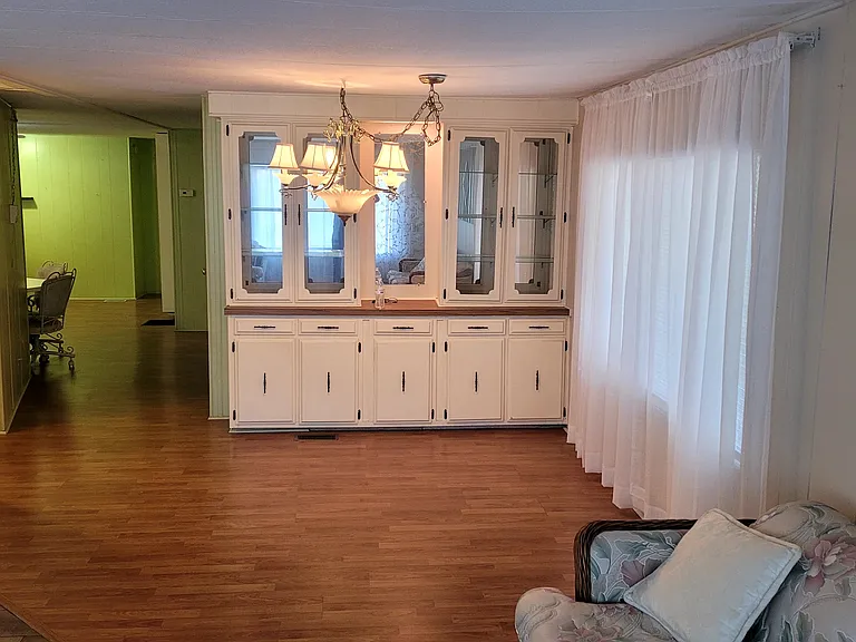 12106 Sara St — Photo 2
