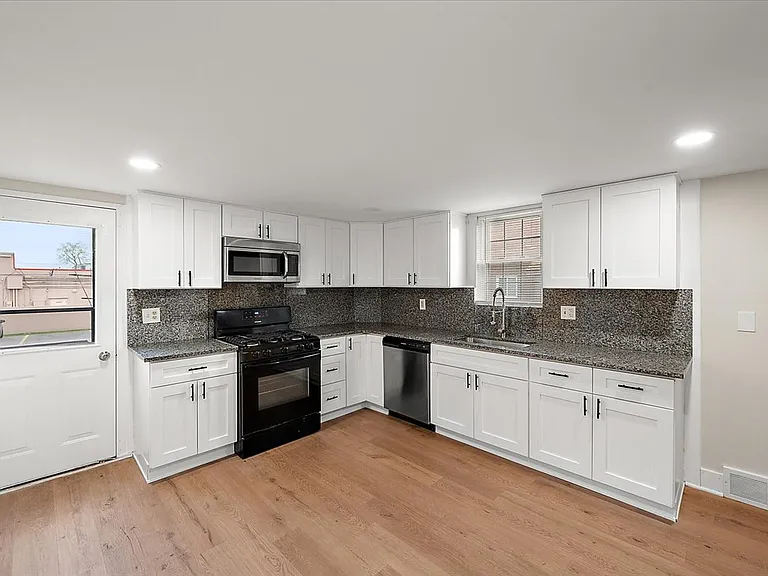 35711 Alfred St — Photo 8