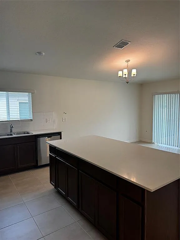 3 bed, 2.0 bath, 1541 sqft, $2,395 — Photo 3