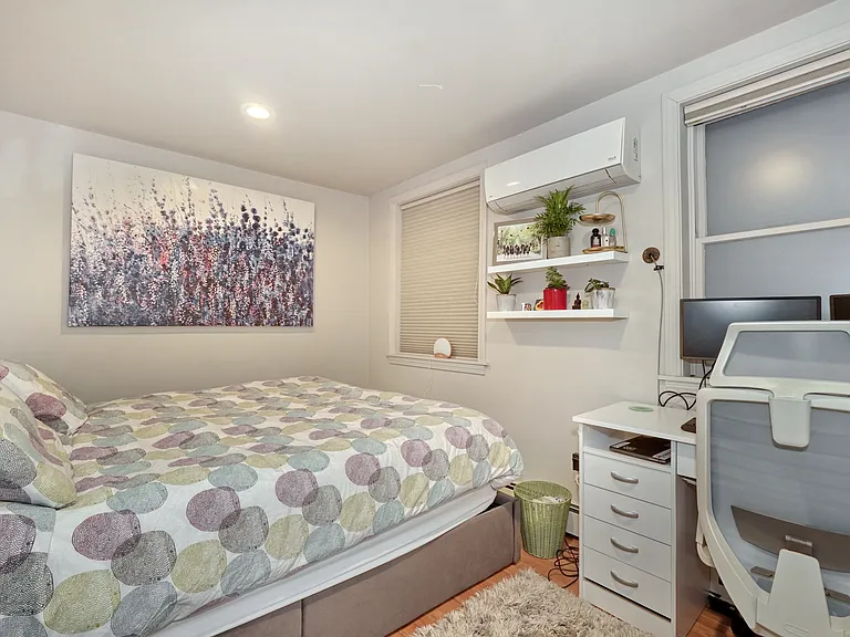 70 Clarendon St #A — Photo 4