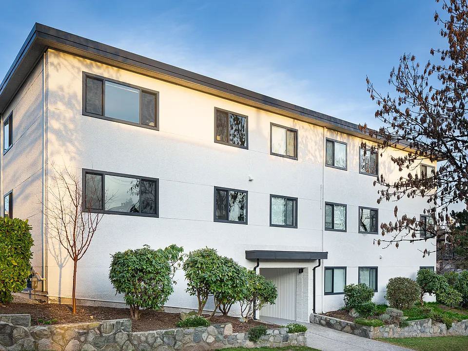 1925 Maple St #8
