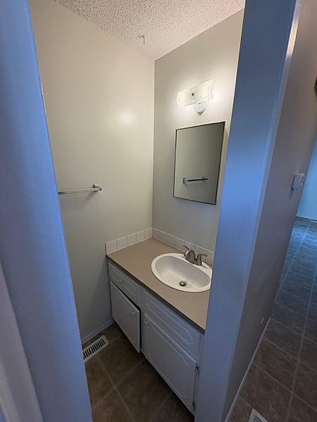Calgary Townhouse for rent - 3 Bedrooms — photo 11