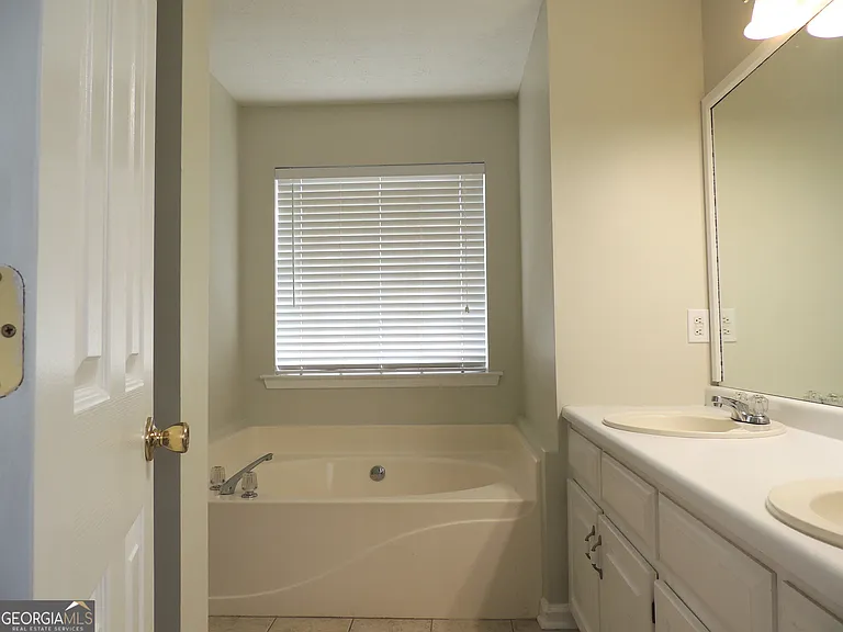 10 Brandon Dr — Photo 11