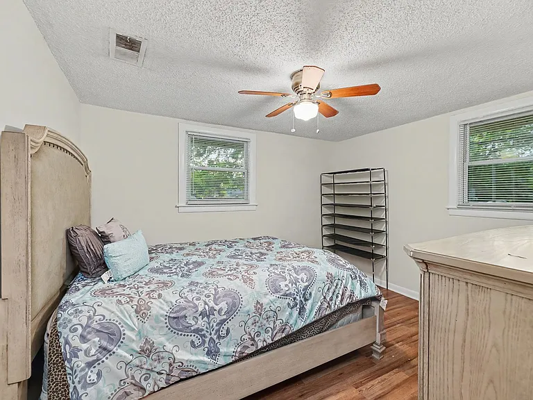 4202 Barnwell St — Photo 7