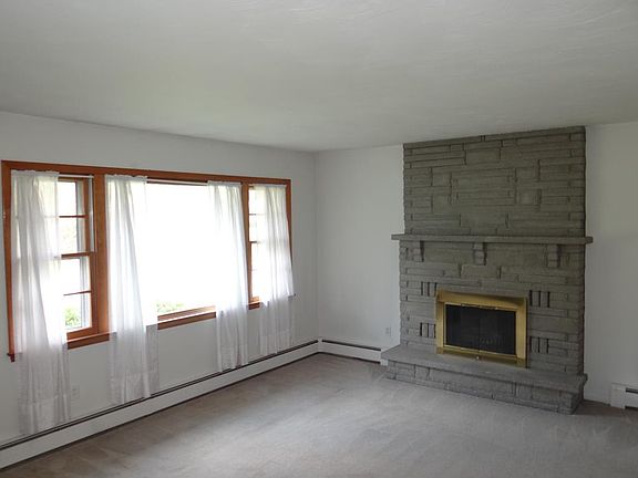 5th image of 72 Pine Cir